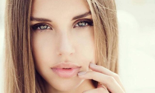 Αυξητική χειλιών: Βήμα-βήμα πώς να τα μεγαλώσεις μόνη σου