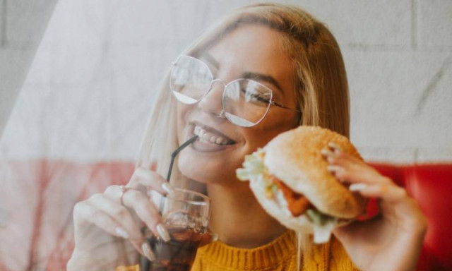 Πόσα κιλά θα εξαφανιστούν από το κορμί σου αν καις μόλις 100 θερμίδες παραπάνω την ημέρα;