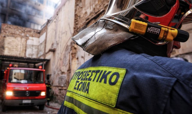 Φωτιά σε κέντρο υποδοχής προσφύγων στο Λαύριο: Απεγκλωβίστηκαν οκτώ άτομα