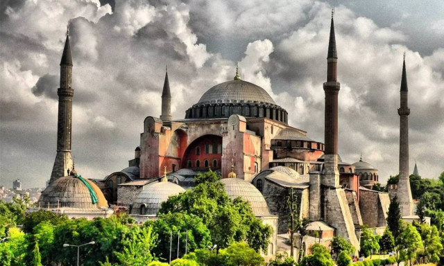 «Βιβλική καταστροφή»: Εφιαλτική πρόβλεψη για σεισμό – μαμούθ που θα γκρεμίσει την Αγιά Σοφιά (Pics)