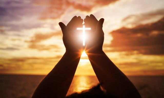 Πεντακόσιοι ιερείς λειτουργούν 24 ώρες το 24ωρο εδώ και ένα μήνα για αυτόν τον συγκινητικό λόγο