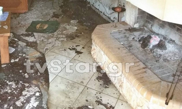 Αταλάντη: Συναγερμός στην πυροσβεστική - Σπίτι τυλίχθηκε στις φλόγες (pics)