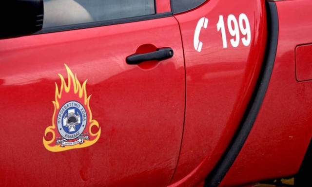 Eight refugees rescued from fire in Lavrio reception centre