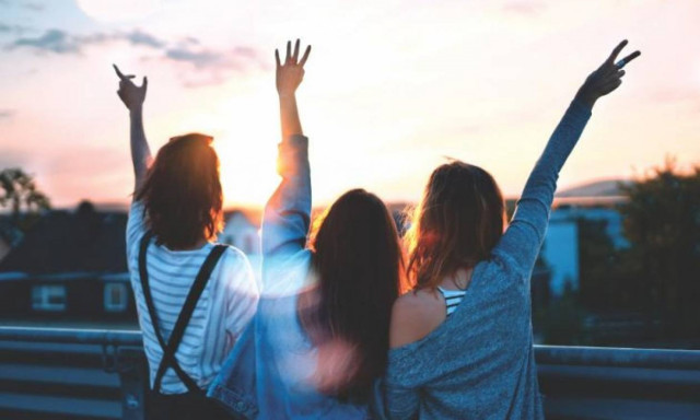 Το Harvard απεφάνθη: Τα 2 στοιχεία που κρίνουν αν κάποιος θα σε συμπαθήσει κατά την πρώτη σας επαφή