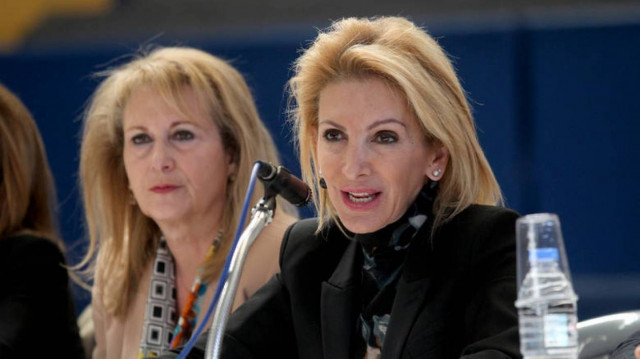 Ι. Καλαντζάκου: «Οι αγορές χτυπάνε τα νταούλια και εμείς χορεύουμε τον χορό της παρακμής»