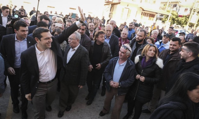 Τσίπρας: Μειώνονται ασφαλιστικές εισφορές - Καταργείται το τέλος επιτηδεύματος για τους αγρότες