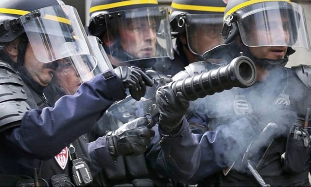 «Κοχλάζει» η οργή στη Γαλλία: Νεκρή η 80χρονη που χτυπήθηκε από βλήμα δακρυγόνου μέσα στο σπίτι της