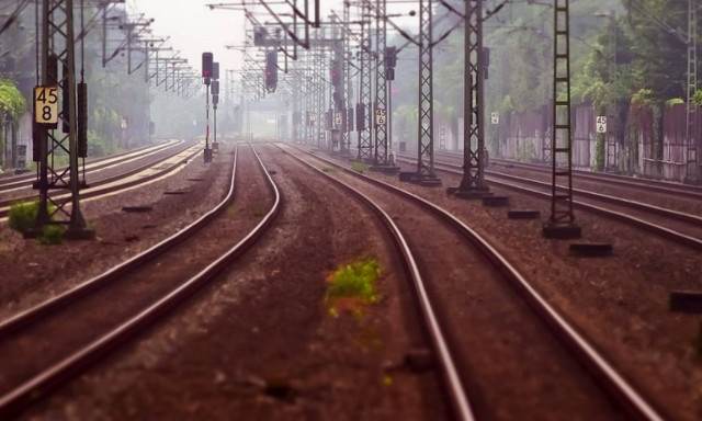 Σοκαριστικός θάνατος γυναίκας: Έβγαλε το κεφάλι της από το παράθυρο του τρένου