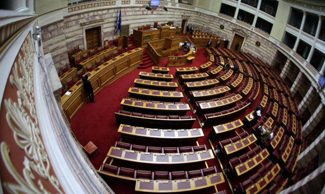 Κατατέθηκε στη Βουλή το νομοσχέδιο για τη μη περικοπή των συντάξεων