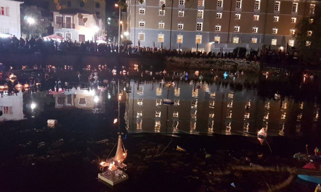 Δράμα: Τα καραβάκια ταξίδεψαν τις ευχές των μικρών καραβοκύρηδων στη λίμνη της Αγίας Βαρβάρας (pics)