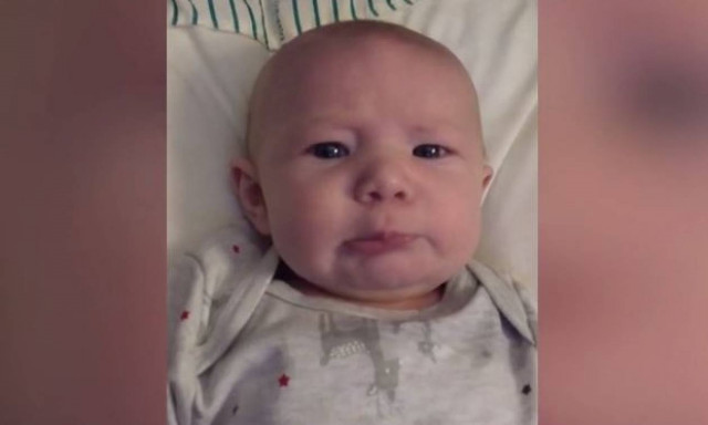 Ένα μωρό που προσπαθεί απεγνωσμένα να πει «I love you» (vid)