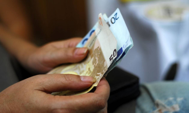 Δώρο Χριστουγέννων, επιδόματα, κοινωνικό μέρισμα και συντάξεις: Δείτε πότε πληρωνόμαστε