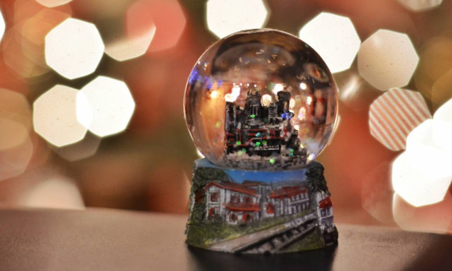 Χριστούγεννα 2018 - Πρωτοχρονιά 2019: Δείτε αναλυτικά το εορταστικό ωράριο των καταστημάτων