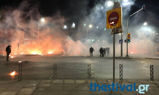 Επέτειος Γρηγορόπουλου: Επεισόδια στη Θεσσαλονίκη - Μολότοφ και χημικά (pics+vids)