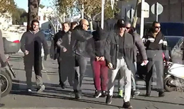 Δολοφονία φοιτήτριας: Αποπειράθηκαν να λιντσάρουν τους κατηγορούμενους μετά την απολογία τους (vid)