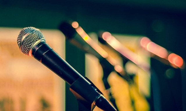 Πασίγνωστες τραγουδίστριες λίγο έλειψε να πιαστούν στα χέρια