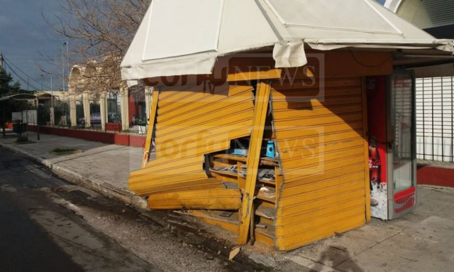 Kέρκυρα: Τρελή πορεία για Ι.Χ. – Άγιο είχαν οι επιβάτες (pics)