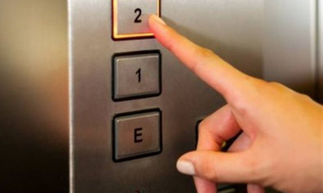 Πάτρα: Μετέφεραν ασθενή στο νοσοκομείο και περίμενε 2 ώρες γιατί χάλασε το ασανσέρ