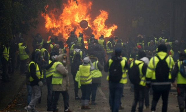 «Κίτρινα γιλέκα»: Συναγερμός στη Γαλλία για τη νέα διαδήλωση σήμερα: Τα τεθωρακισμένα στους δρόμους