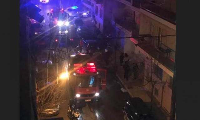 Κοζάνη: Φωτιά σε γκαράζ πολυκατοικίας – Κάηκαν ολοσχερώς δυο αυτοκίνητα (vid)