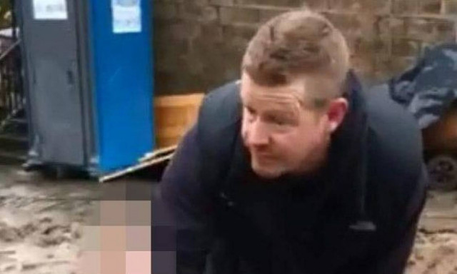 Κατέστρεψε το PlayStation του γιου του επειδή τον μετέτρεψε σε... «ανόητο» (Vid)