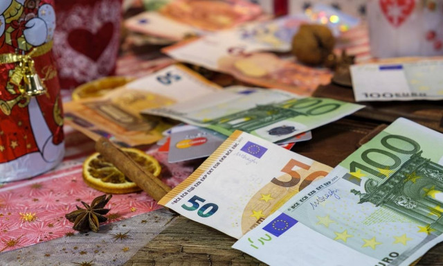 Δώρο Χριστουγέννων: Δείτε ΕΔΩ πόσα χρήματα θα εισπράξετε