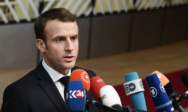 Φοβήθηκε νέα γαλλική επανάσταση ο Μακρόν: Υποσχέθηκε αύξηση μισθών κατά 100 ευρώ μηνιαίως (Vid)