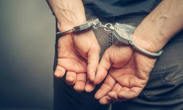 Θεσσαλονίκη: Συνελήφθη σε λαϊκή αγορά με περισσότερα από 1.100 λαθραία πακέτα τσιγάρα (pic)