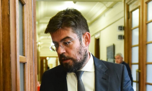 Καλογήρου: Δεν βιάστηκε ο 19χρονος - Παραβίασαν τρεις πόρτες για να τον ξυλοκοπήσουν