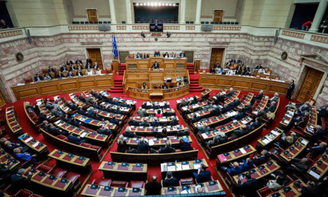 Parliament unanimously votes for the annulment of 2019 pension cuts