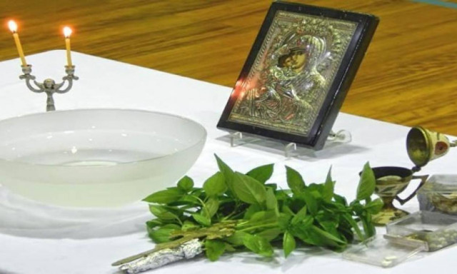 Ο μικρός Αγιασμός, το καθημερινό μεγάλο όπλο του Χριστιανού!