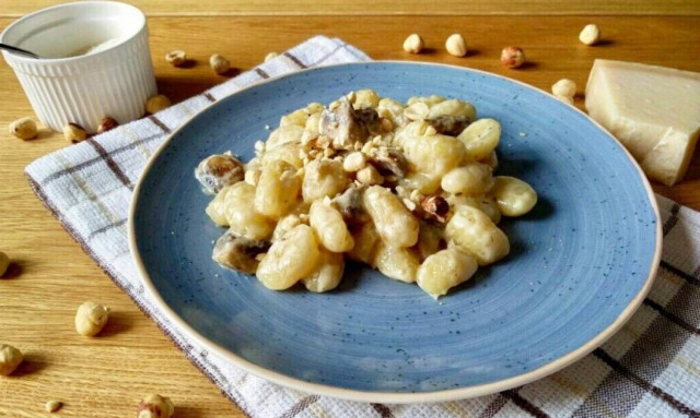 Η συνταγή της ημέρας: Νιόκι σε σάλτσα παρμεζάνας με μανιτάρια και φουντούκια