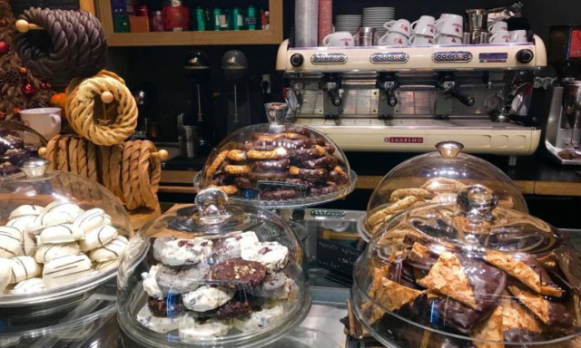 Γλυφάδα: Πώς ένα ερείπιο έγινε «ωδή» οσμών Ανατολής