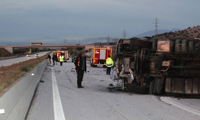 Φρικτό τροχαίο με τρεις νεκρούς στην Εγνατία Οδό (ΠΡΟΣΟΧΗ ΣΚΛΗΡΕΣ ΕΙΚΟΝΕΣ)