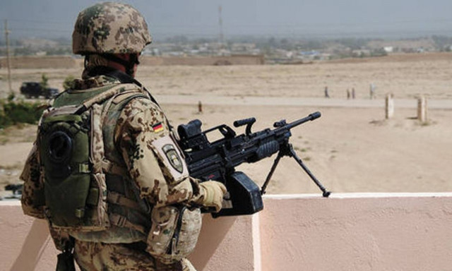 The Times: «Φασιστικοί πυρήνες στο γερμανικό στρατό έχουν στο στόχαστρο πολιτικούς ηγέτες»