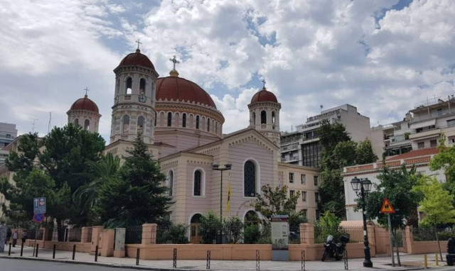 Εισβολή αναρχικών στη Μητρόπολη Θεσσαλονίκης (pic)