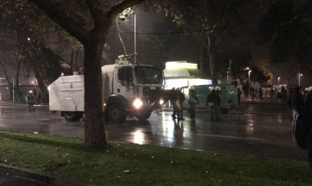 Το υδροφόρο όχημα της ΕΛΑΣ στην παρθενική του εμφάνιση στη Θεσσαλονίκη (pics&vid)