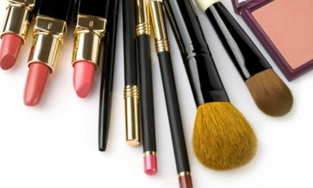 Δέκα οικονομικές ιδέες δώρων ομορφιάς που θα ξετρελάνουν όλες τις γυναίκες της ζωής σου