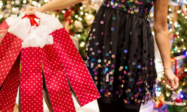 Ωράριο καταστημάτων: Ποιες ώρες θα είναι ανοιχτά την Κυριακή (16/12) τα μαγαζιά (vid)