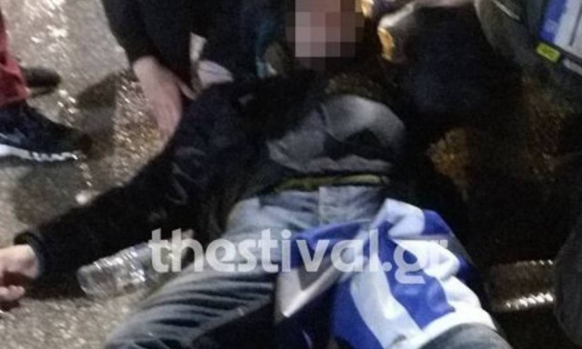 «Ήθελαν να τον σκοτώσουν»: Σοκαριστικές μαρτυρίες για την επίθεση στον νεαρό με τη ελληνική σημαία