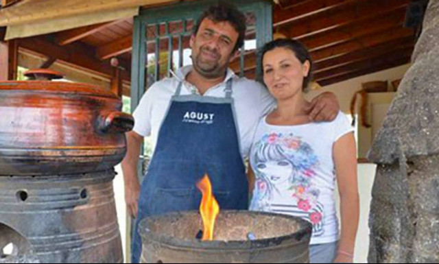 Κρητική ταβέρνα μαγειρεύει ΧΩΡΙΣ ρεύμα τους πιο εκλεκτούς μεζέδες του νησιού!