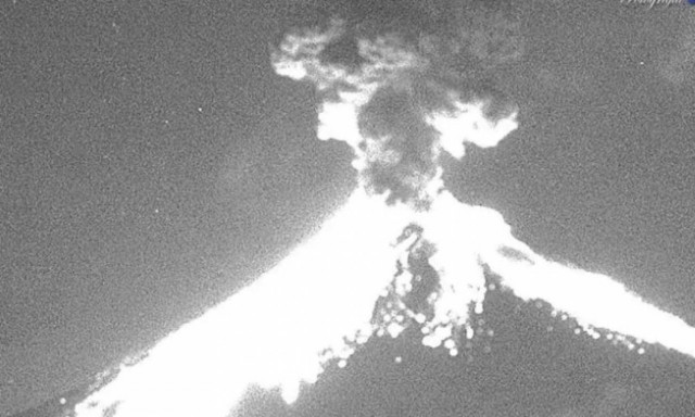 Τρόμος στο Μεξικό από ισχυρή έκρηξη ηφαιστείου (vids)