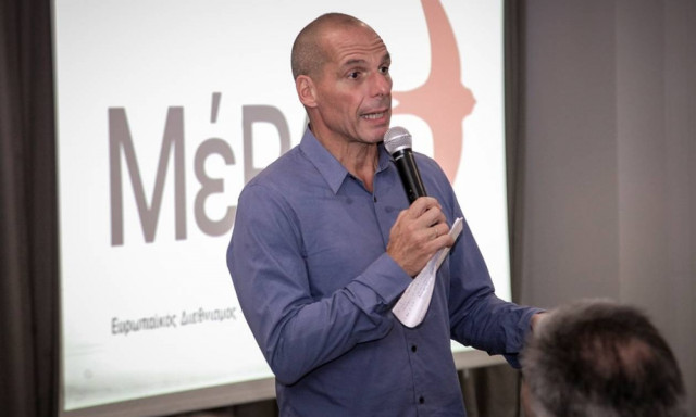 Ο Κώστας Γαβράς κάνει ταινία το βιβλίο του Γιάνη Βαρουφάκη (vid)