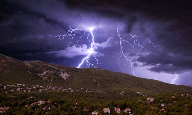 Καιρός: Ξεκίνησε η κακοκαιρία – Έκτακτες οδηγίες από την Πολιτική Προστασία