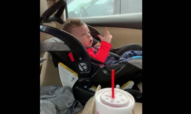 Το μωρό που θα σας φτιάξει την ημέρα! (vid)