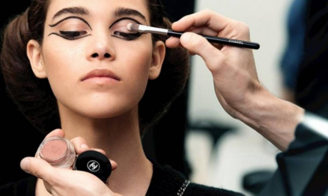 Δεν φαντάζεσαι ποιες ερωτήσεις ομορφιάς έκαναν οι περισσότερες γυναίκες στη Google το 2018