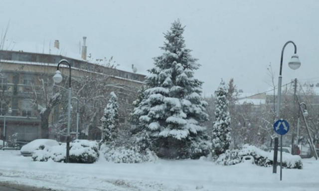 Καιρός: Στα «λευκά» η Φλώρινα - Απαραίτητες οι αλυσίδες (pics)