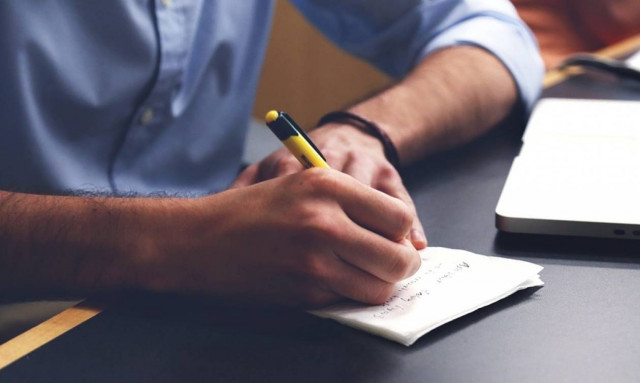 Ιταλικό υπουργείο Υγείας προς γιατρούς: Βελτιώστε τον γραφικό σας χαρακτήρα