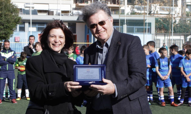 Η «Κιβωτός του Κόσμου» βράβευσε τον Σοφοκλή Ξυνή για την στήριξή του στα παιδιά του πατέρα Αντωνίου