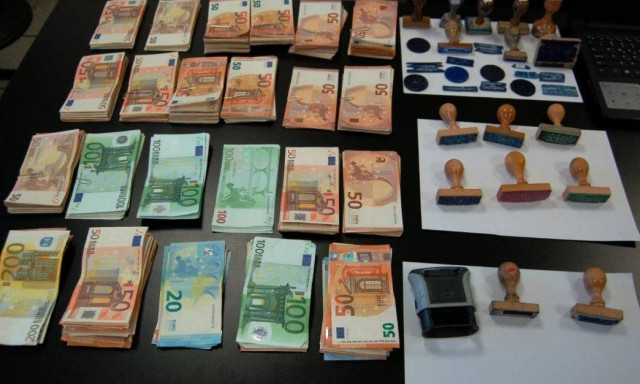 Εξαρθρώθηκε εγκληματική οργάνωση που νομιμοποιούσε παράνομα αλλοδαπούς (pics)